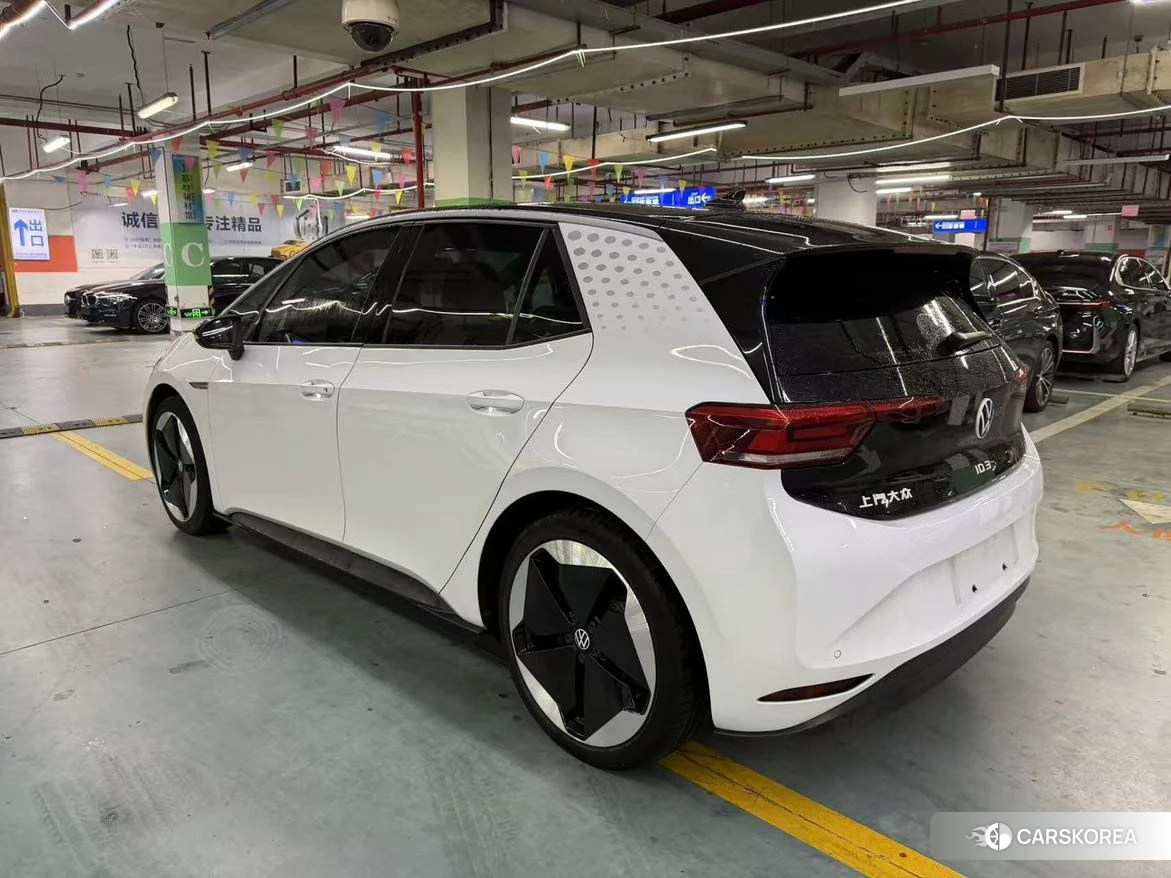 Volkswagen ID.3 2021 Белый из Китая