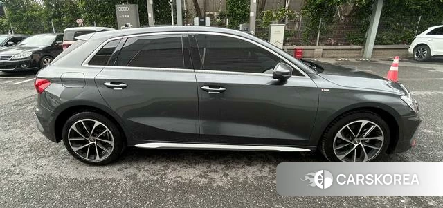 Audi A3 2022 Темно-серый из Китая