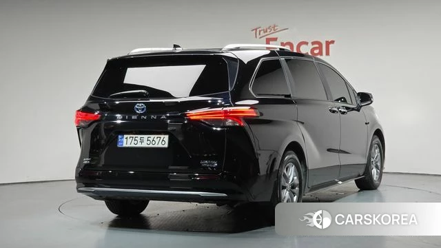 Toyota Sienna 4th Generation 2024 Черный из Кореи