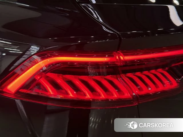 Audi Q8 2023 Черный из Китая
