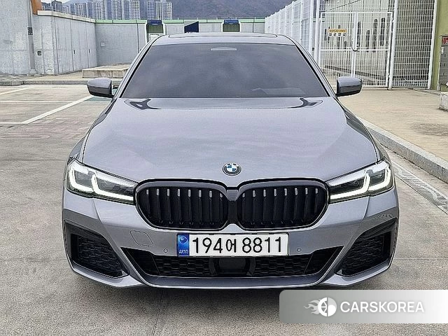 BMW 5 Series (G30) 2023 Светло-серебряный цвет из Кореи