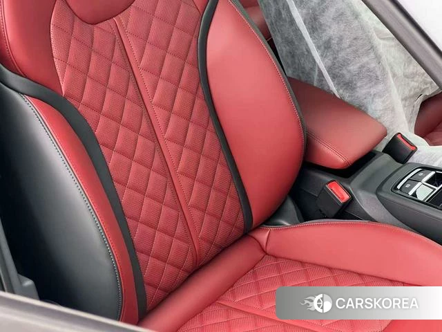 Audi Q2L 2025 Темно-серый из Китая