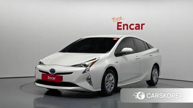 Toyota Prius 4th Generation 2018 Белый из Кореи