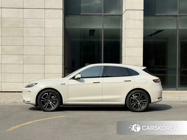 AITO Ask the world M5 2026 Белый из Китая