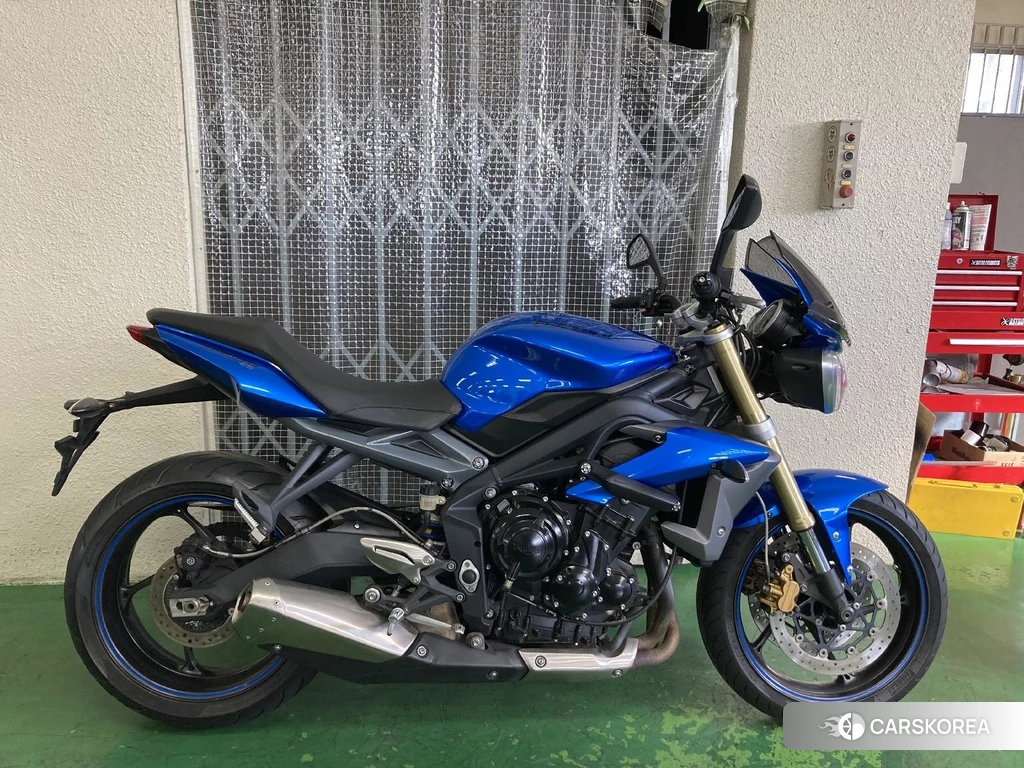 Проданный Triumph STREET TRIPLE 2013 из Японии