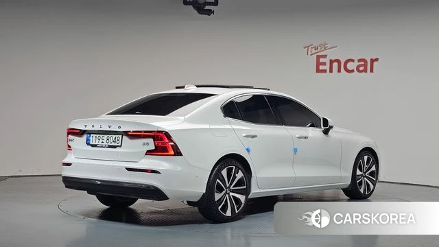 Volvo S60 3rd generation 2023 Белый из Кореи