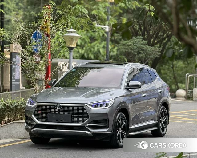 BYD Song Yuan 2021 Темно-серый из Китая