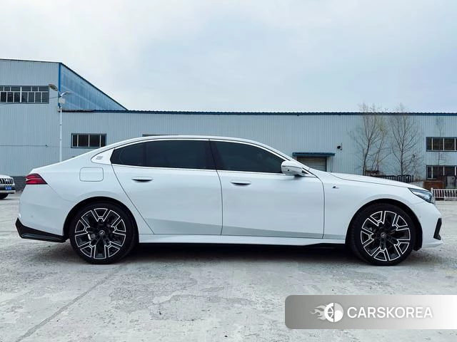BMW 5 series 2024 Белый из Китая
