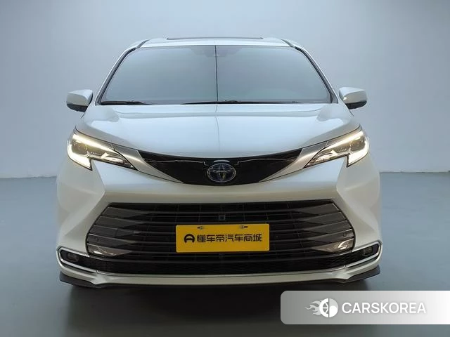 Toyota Saina 2024 Белый из Китая