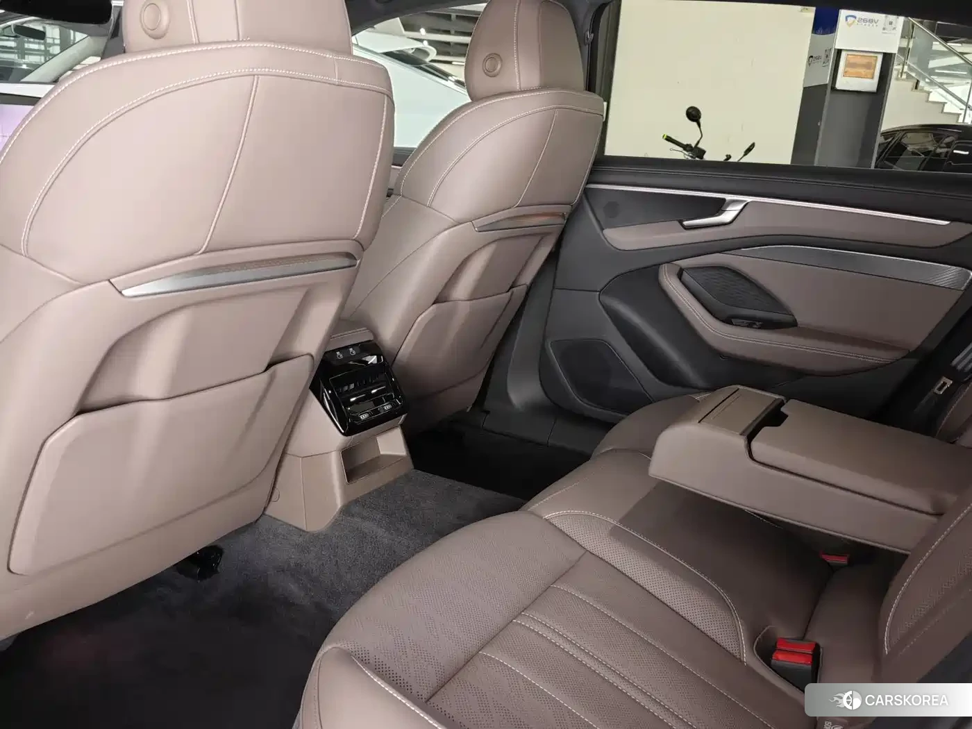 Audi A6L 2026 Черный из Китая
