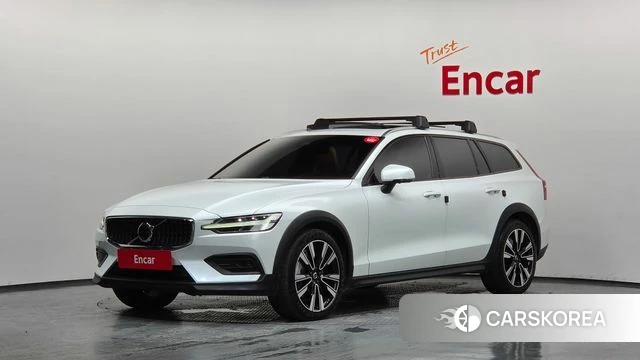 Volvo V60 Cross-Country 2nd Generation 2024 Белый из Кореи