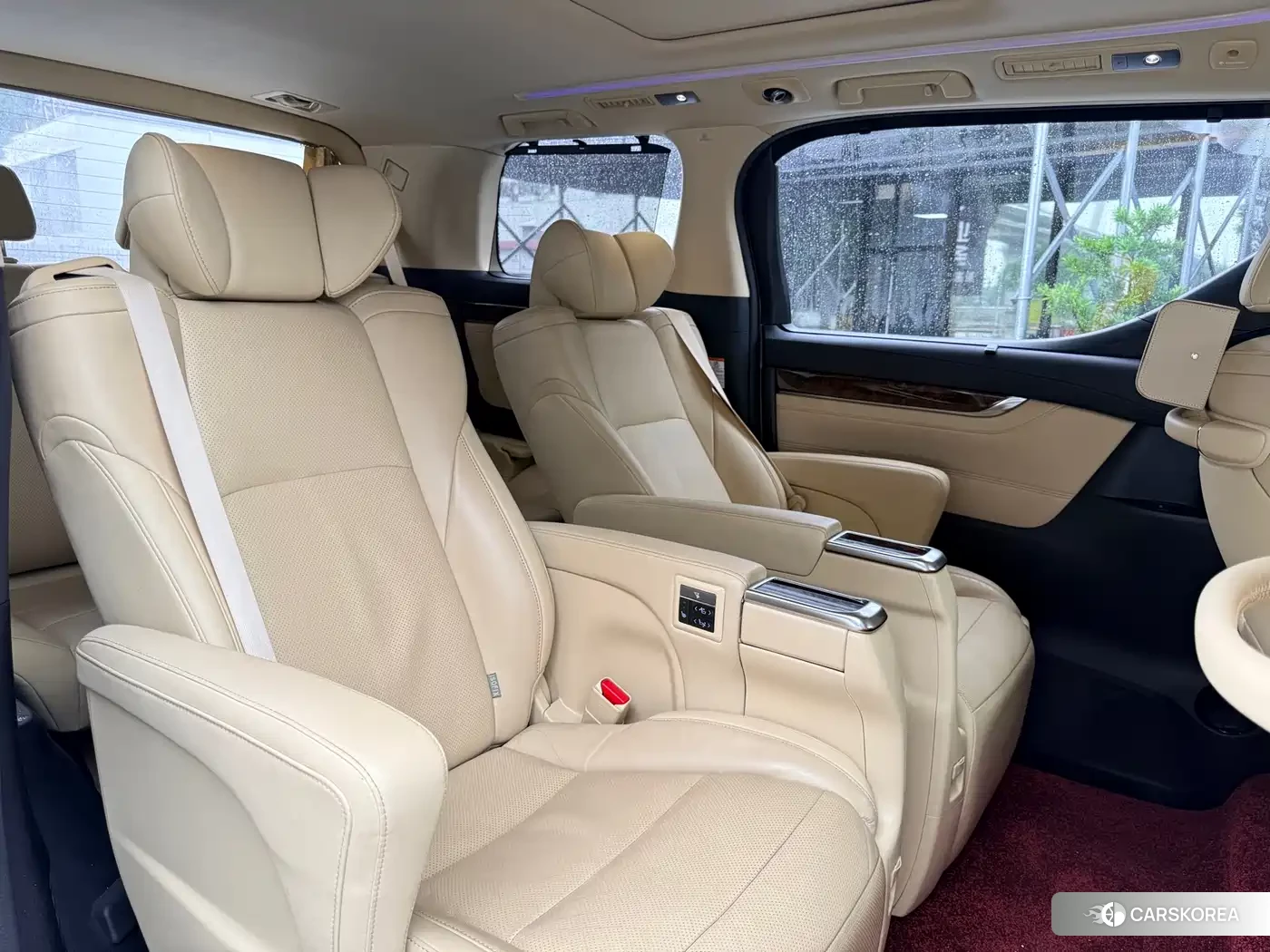 Toyota Elfa 2018 Silver/gray из Китая