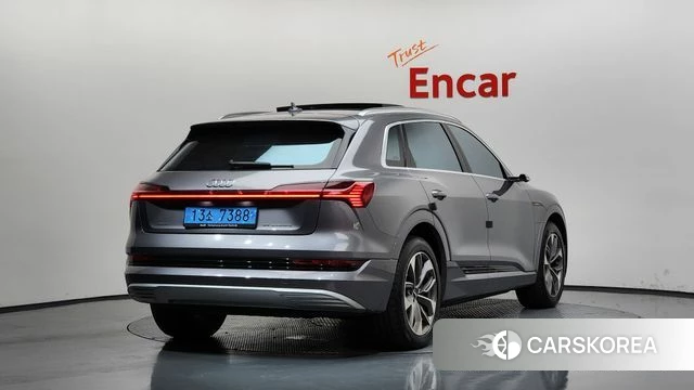 Audi e-Tron 2020 Серый из Кореи