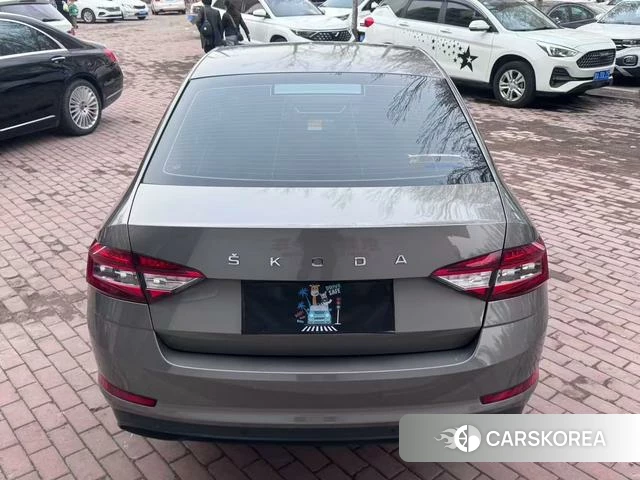 Skoda Octavia 2021 Темно-серый из Китая