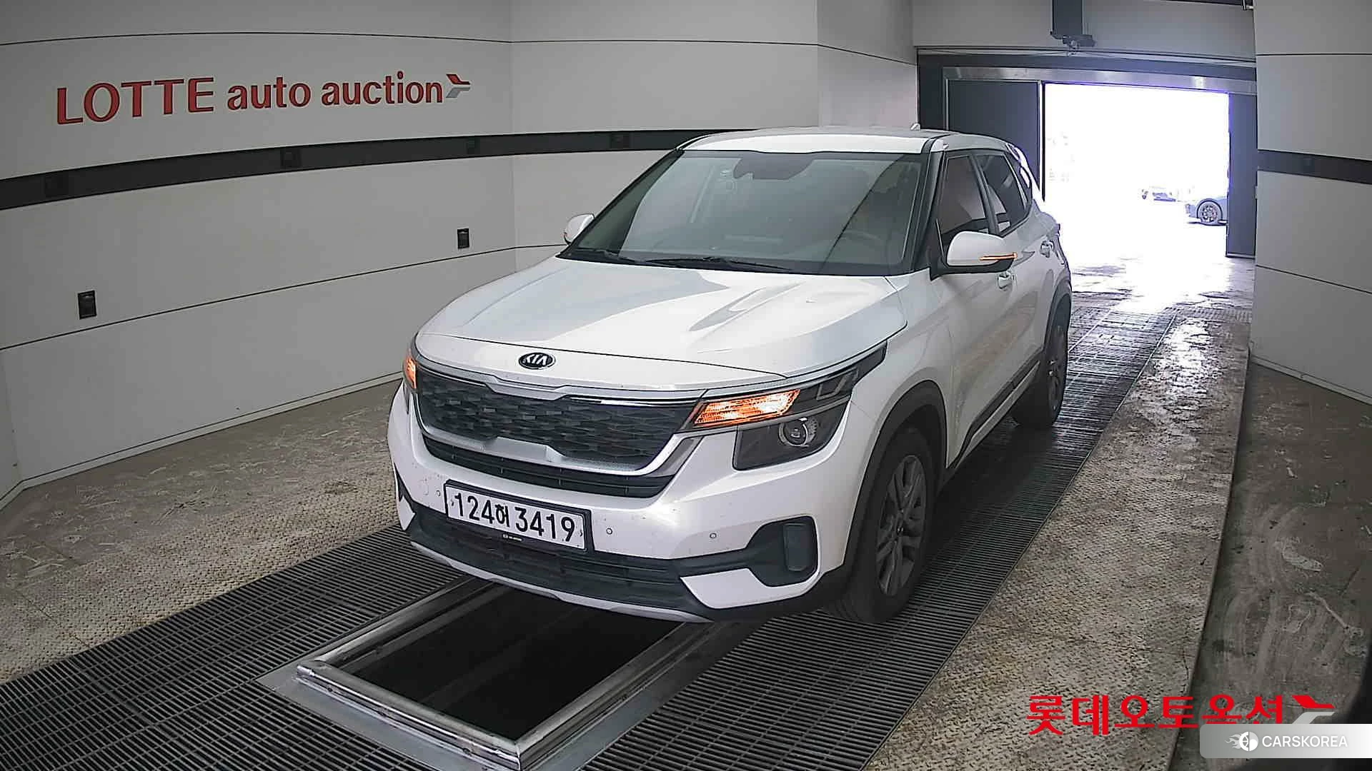 Kia Seltos 2020 Snow White Pearl (optional) из Кореи