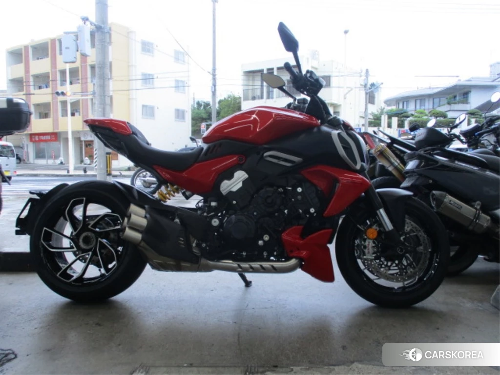 Проданный Ducati DIAVEL V4 2023 из Японии