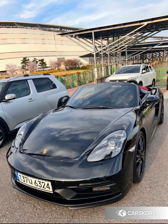 Porsche 718 Boxster 2023 Черный из Кореи