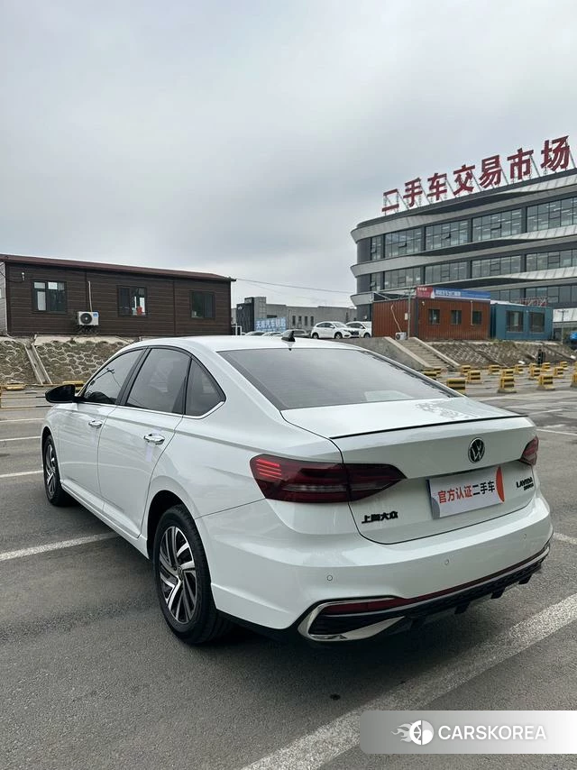 Volkswagen Lavida 2022 Белый из Китая