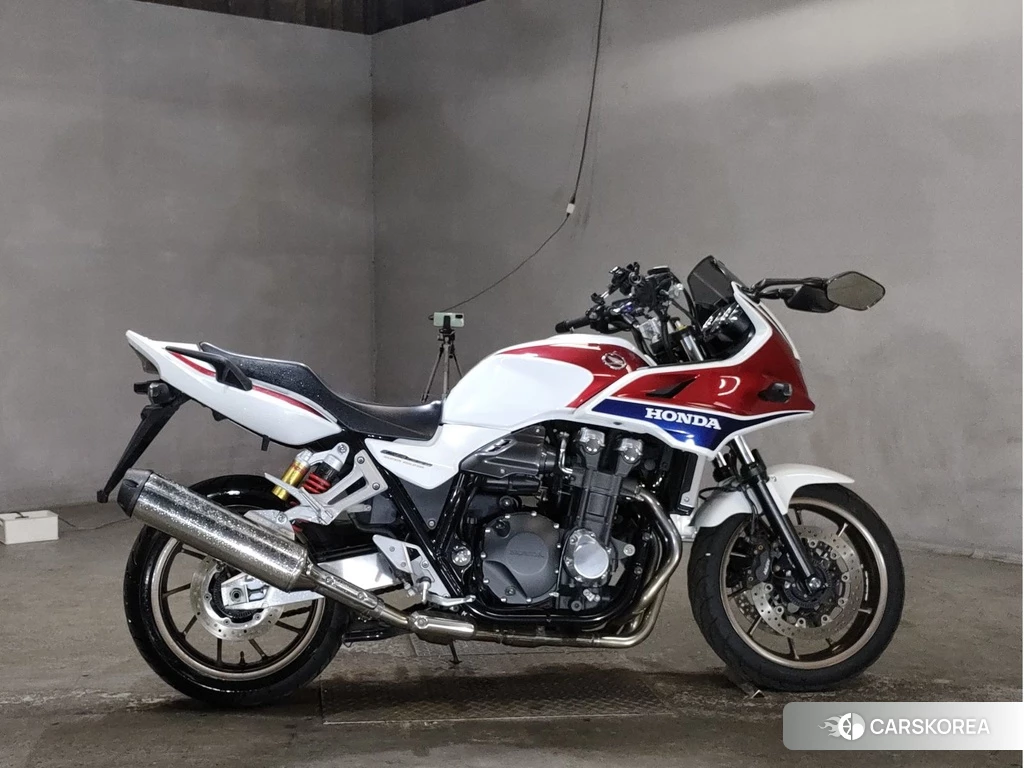 Проданный Honda CB1300SF BOLDOR 2018 из Японии, фото 2