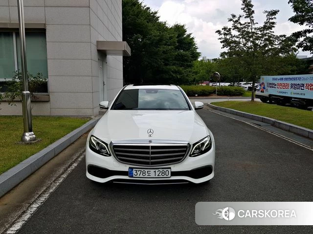 Mercedes-Benz E-Class W213 2019 Белый из Кореи