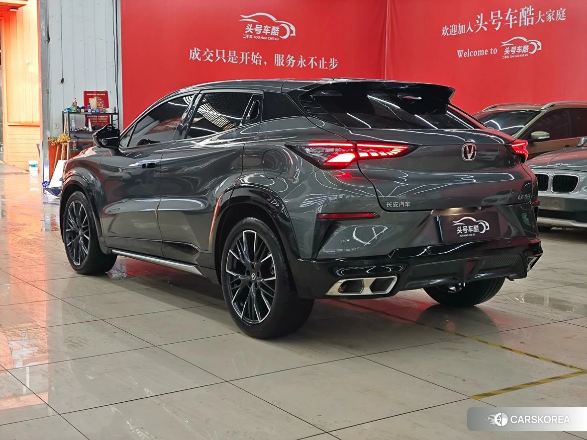 Chang'an UNI-T 2023 Темно-серый из Китая