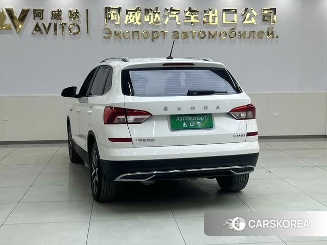 Skoda Komick 2022 Белый из Китая