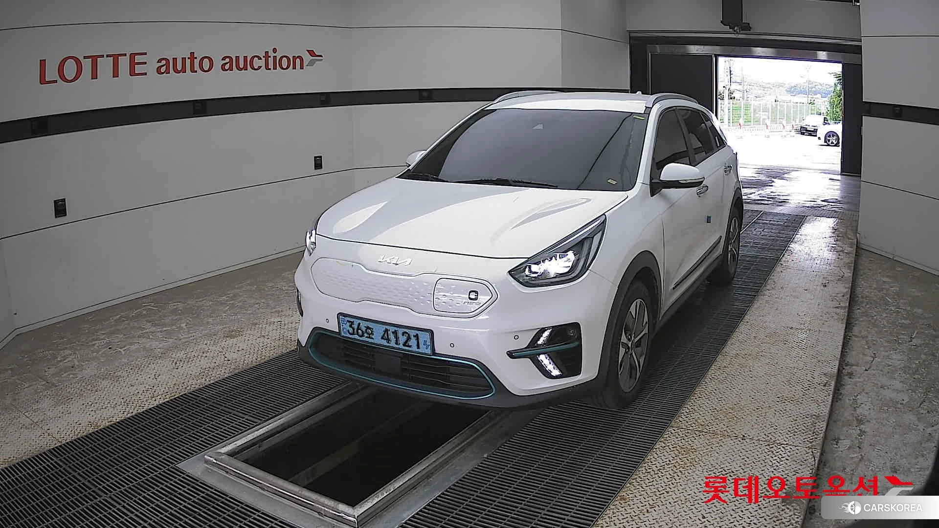 Kia Niro EV 2022 Snow White Pearl (optional) из Кореи