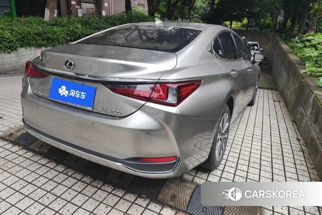 Lexus ES 2023 Темно-серый из Китая