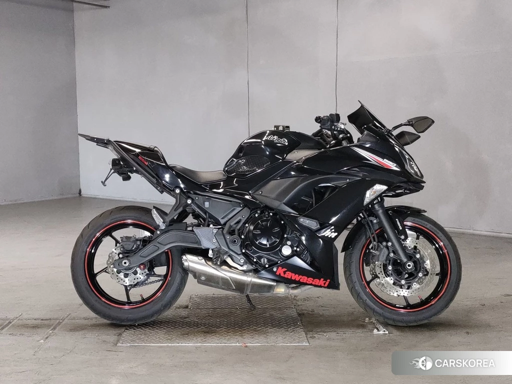 Проданный Kawasaki NINJA 650 2017 из Японии