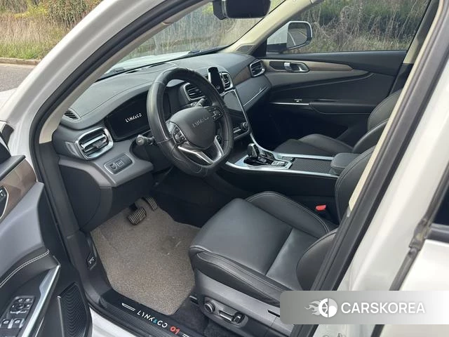 Lynk 01 2020 Белый из Китая