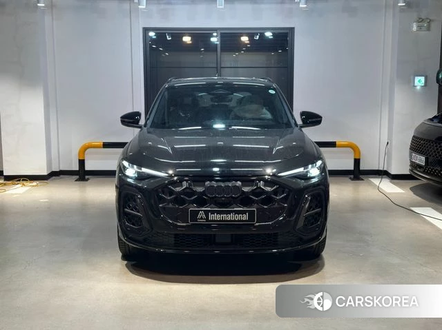 Audi Q5 (80A) 2025 Черный из Кореи