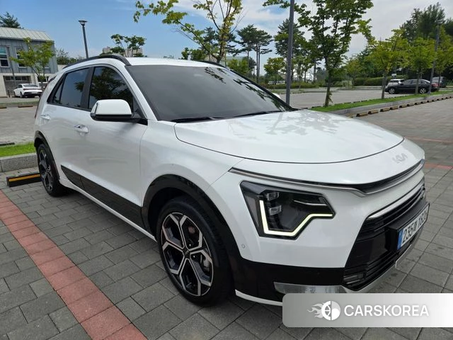 Kia Di Ol Nu Niro 2024 Белый из Кореи