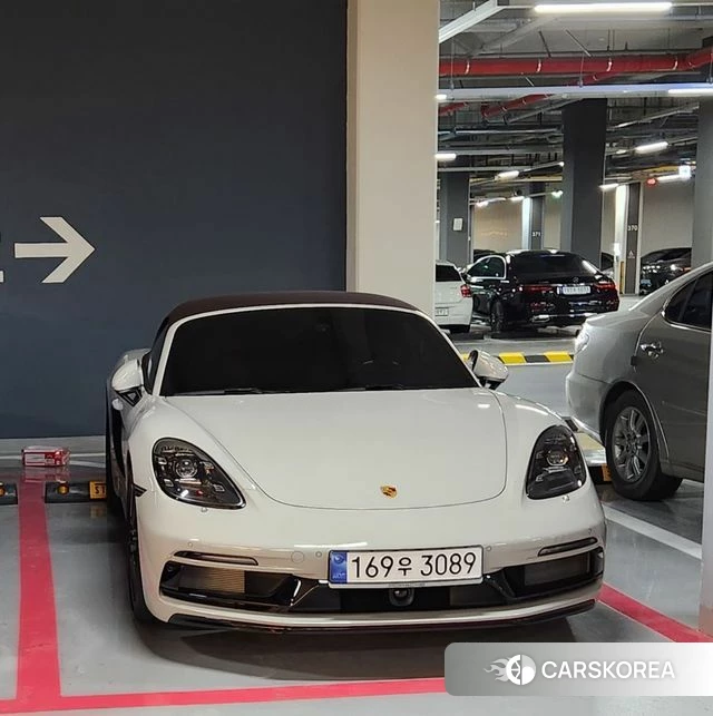 Porsche 718 Boxster 2023 Песочный из Кореи