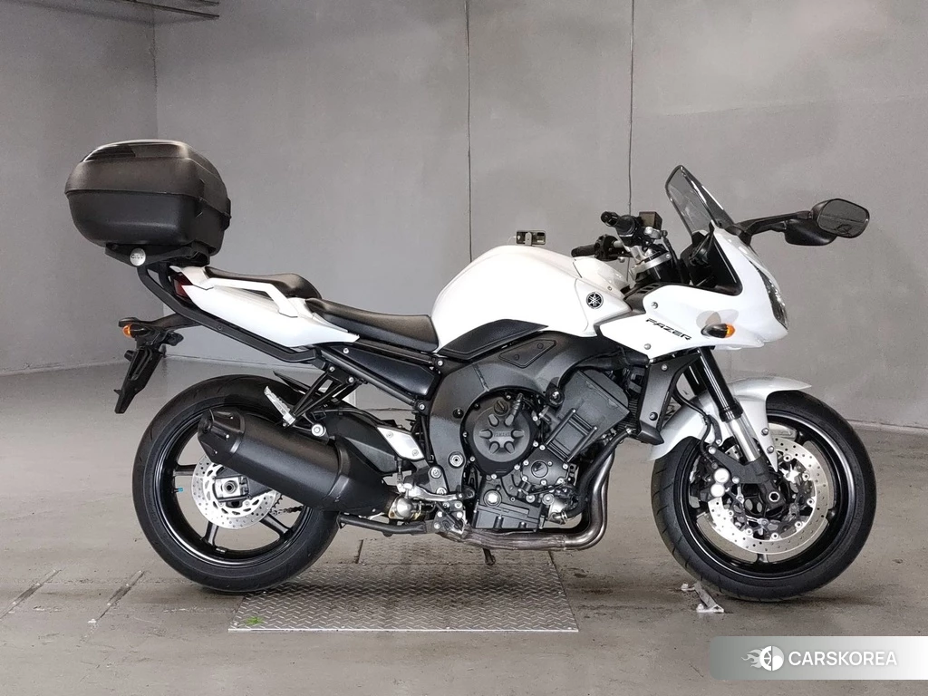Проданный Yamaha FZ1 FEATHER 2013 из Японии