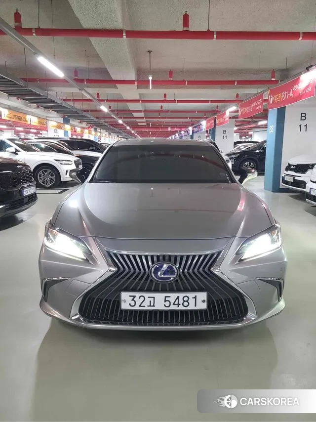 Lexus ES300h 7th generation 2019 Серебристо-серый из Кореи