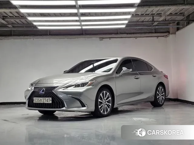 Lexus ES300h 7th generation 2020 Серебристо-серый из Кореи