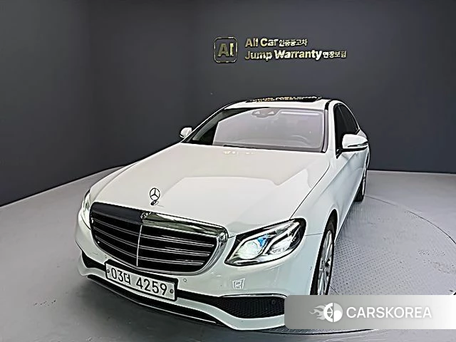 Mercedes-Benz E-Class W213 2018 Белый из Кореи
