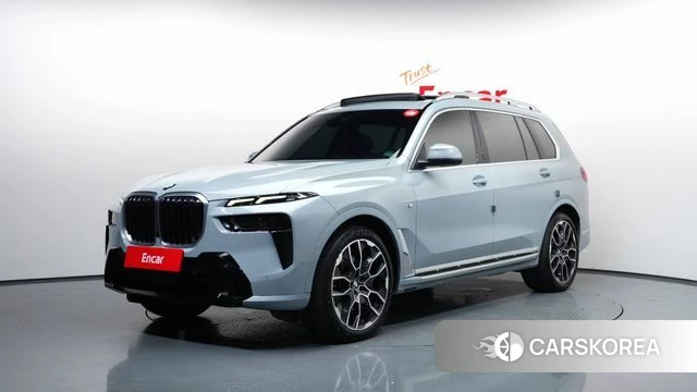 BMW X7 (G07) 2023 Светло-серебряный цвет из Кореи