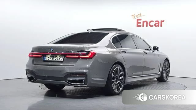 BMW 7 Series (G11) 2021 Серебристо-серый из Кореи