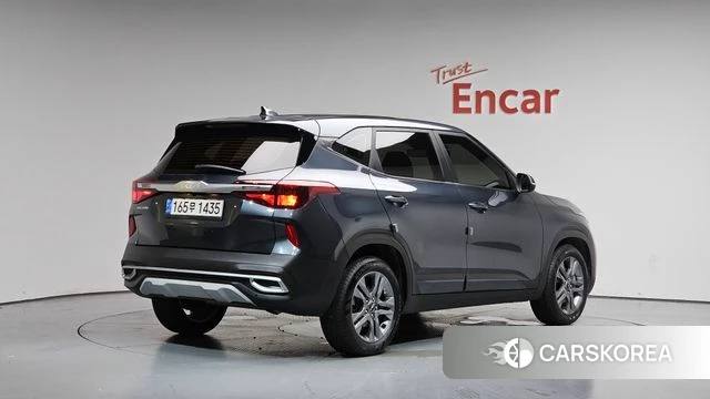 Kia Seltos 2022 Серый из Кореи