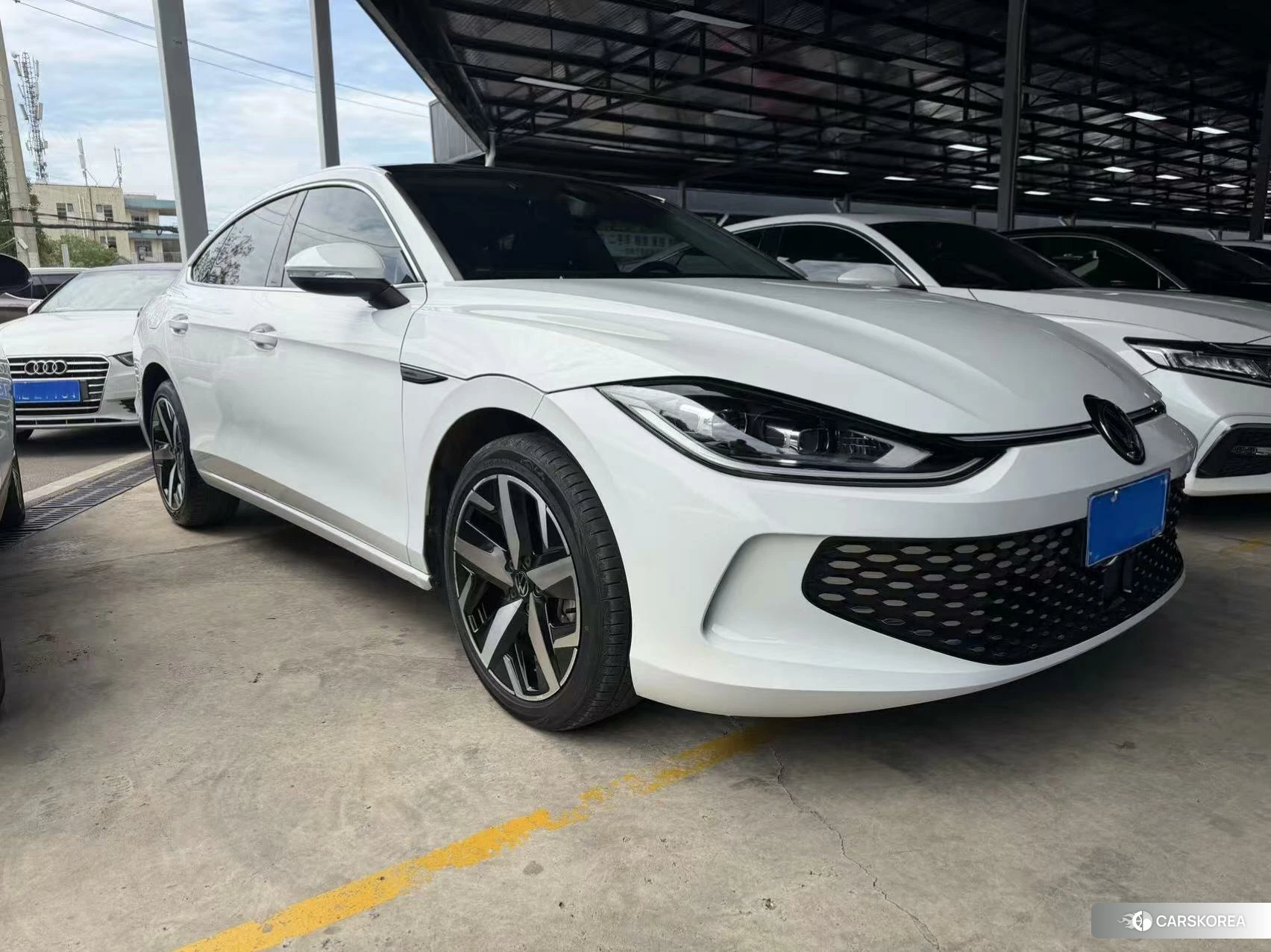 Volkswagen Lamando 2023 Белый из Китая
