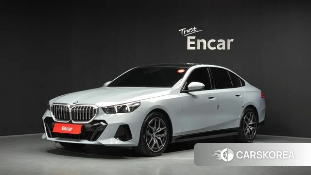 BMW 5 Series (G60) 2025 Серебристо-серый из Кореи