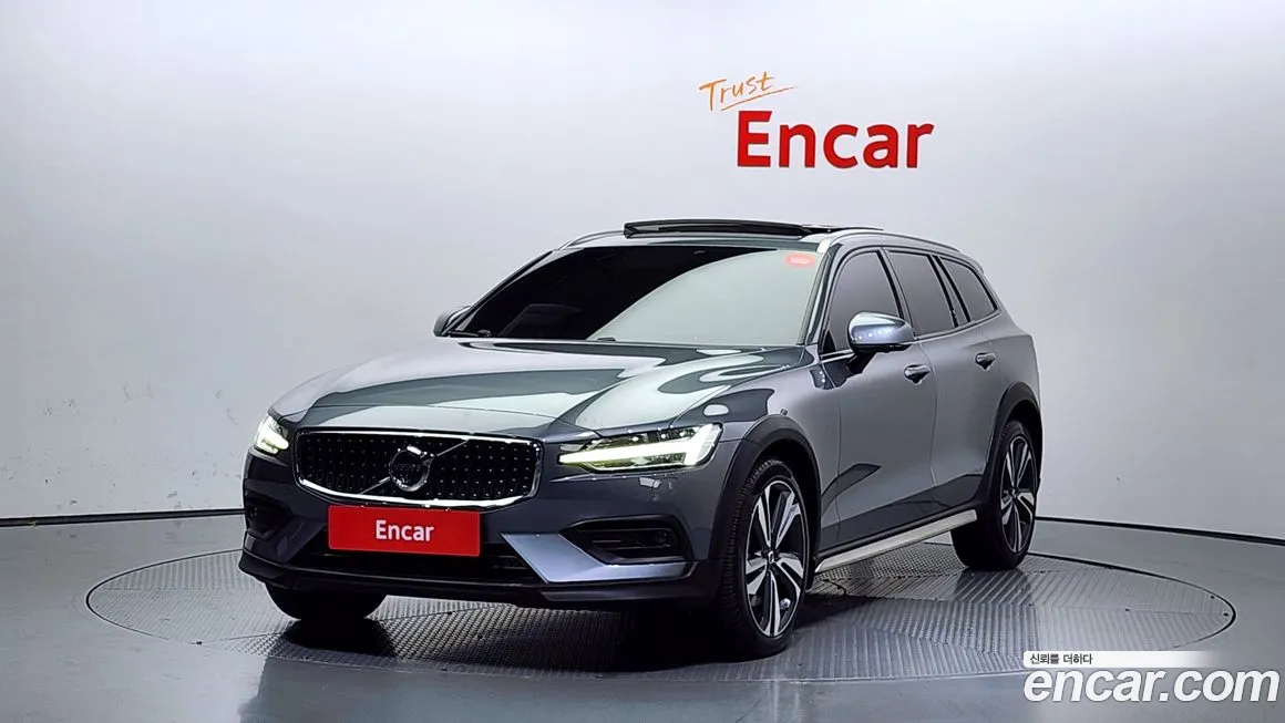 Volvo V60 Cross-Country 2nd Generation 2020 Серый из Кореи
