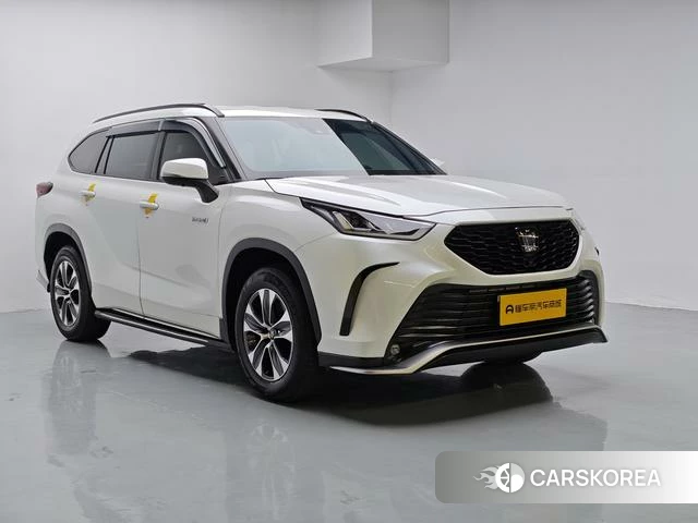 Toyota Crown Lufang 2024 Белый из Китая