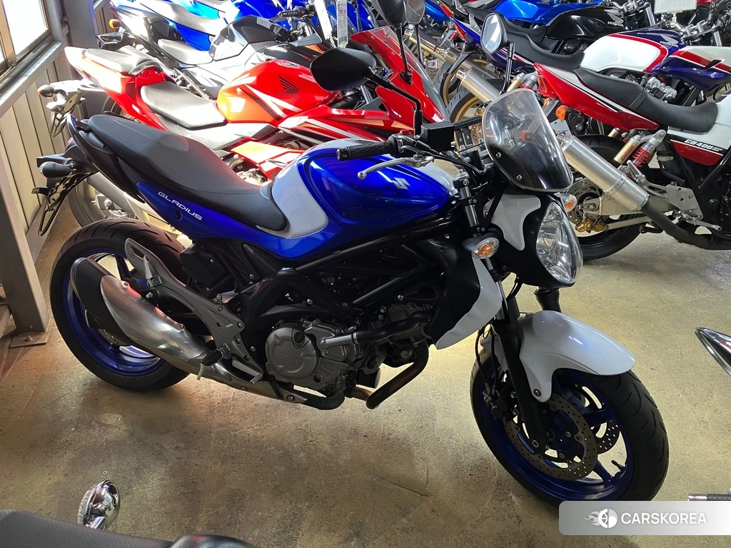 Проданный Suzuki GLADIUS 400 ABS 2013 из Японии, фото 2