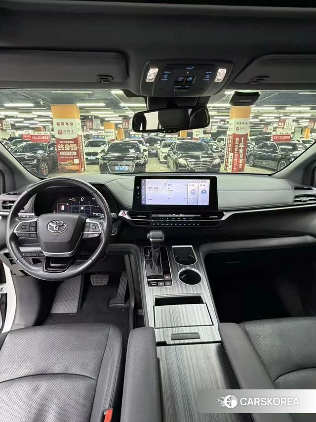 Toyota Saina 2022 Белый из Китая