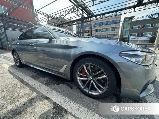 BMW 5 Series (G30) 2018 Небесно-голубой из Кореи