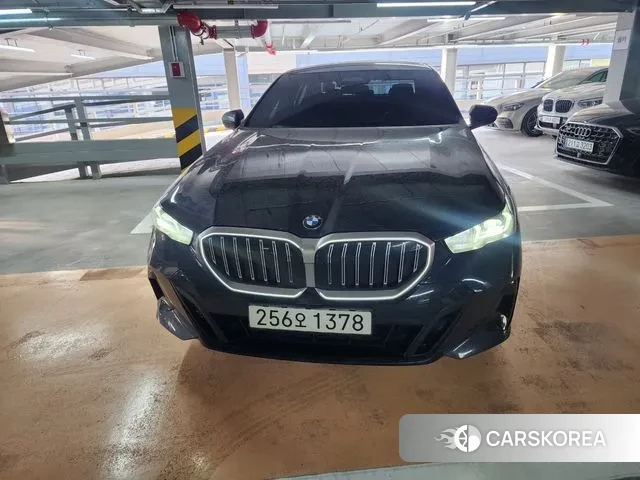 BMW 5 Series (G60) 2025 Черный из Кореи