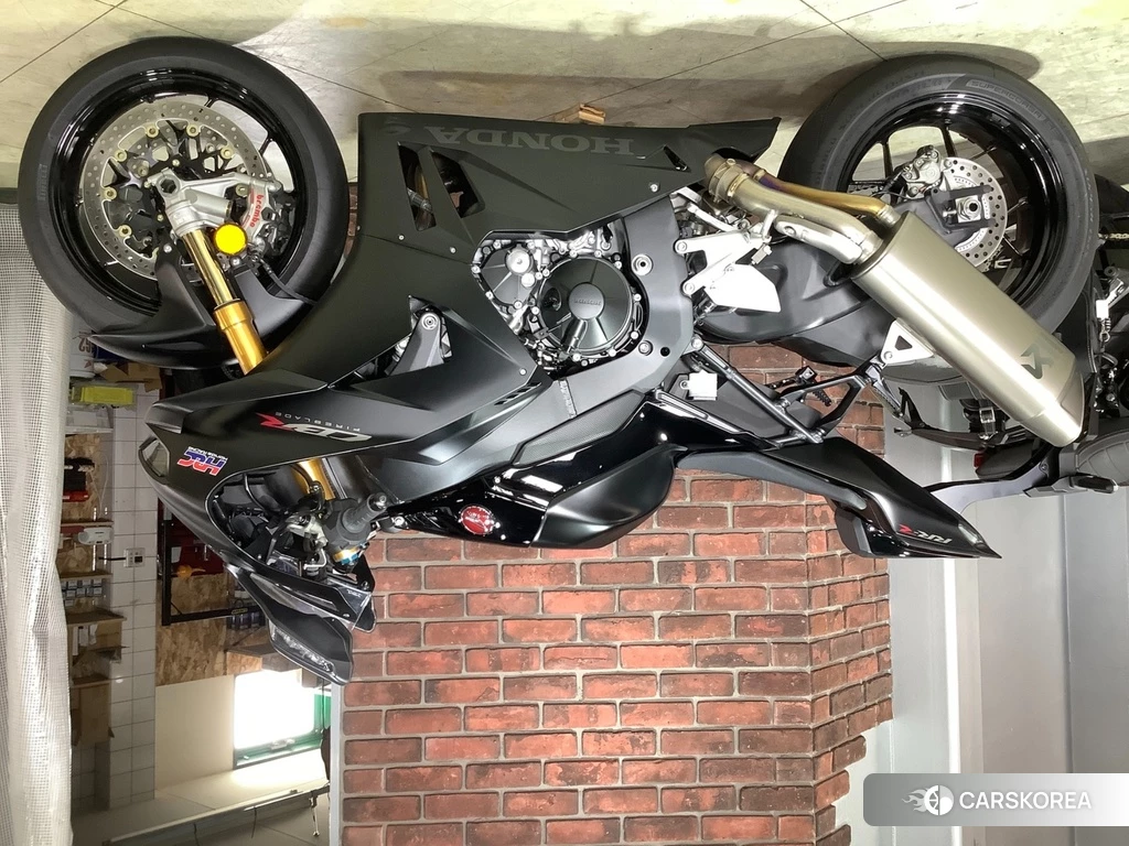 Проданный Honda CBR1000RR-R FIREBLADE SP 2024 из Японии