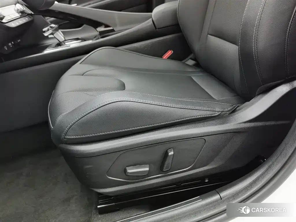 Hyundai Elantra 2025 Белый из Китая